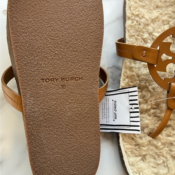 Tory Burch Miller Cloud Shearling Medallion Thong Sandals in Size 10 new - Picture 2 of 2